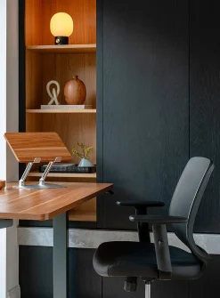 Adjustable laptop stand
