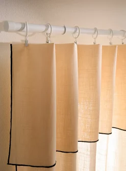 Adjustable white curtain rod