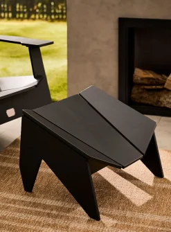 Angular outdoor footrest