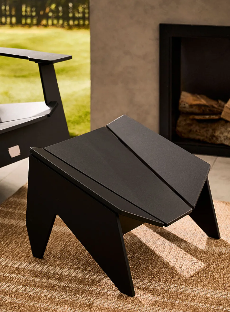 Angular outdoor footrest