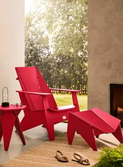 Angular outdoor footrest