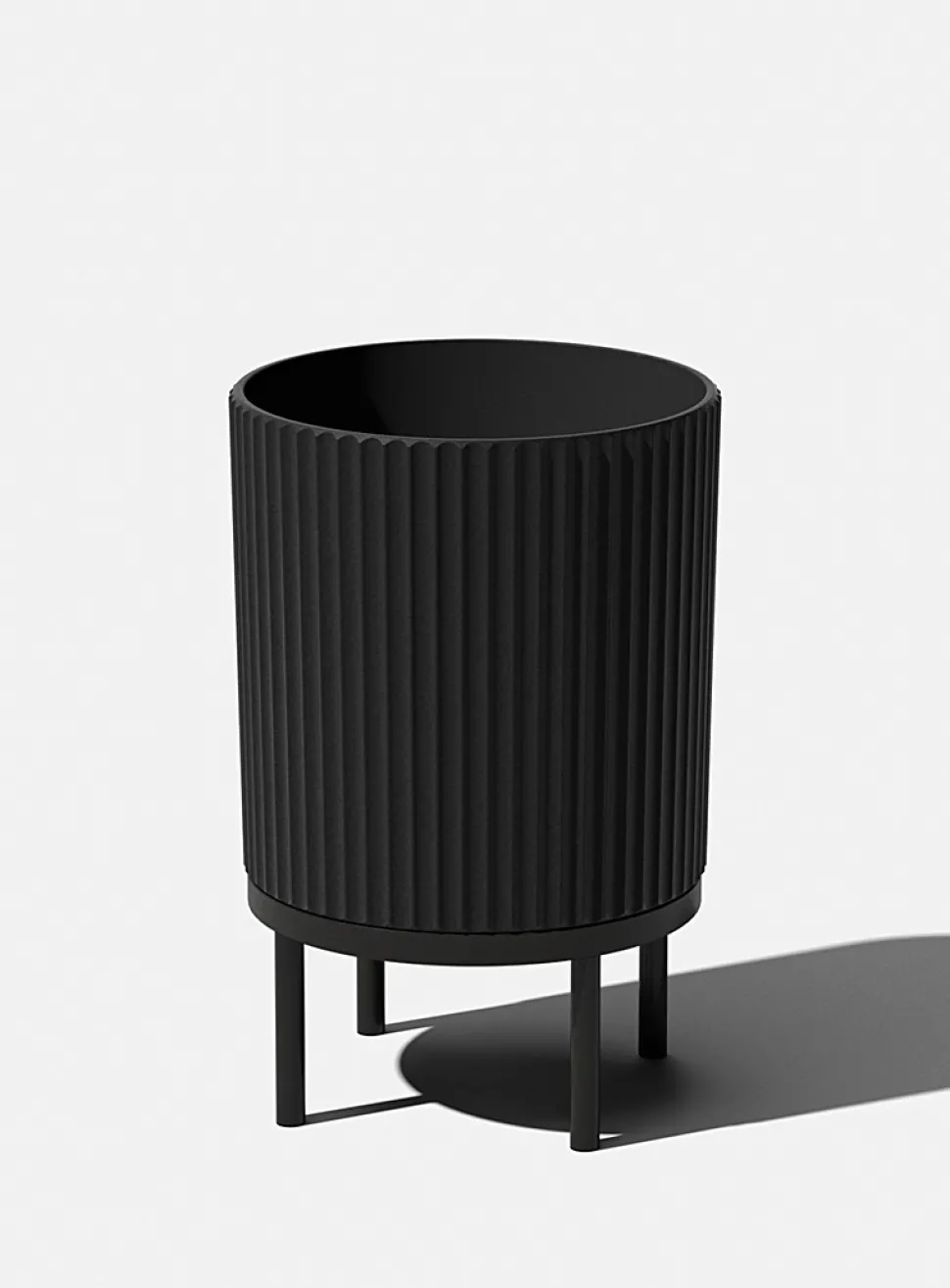 Black base grooved planter