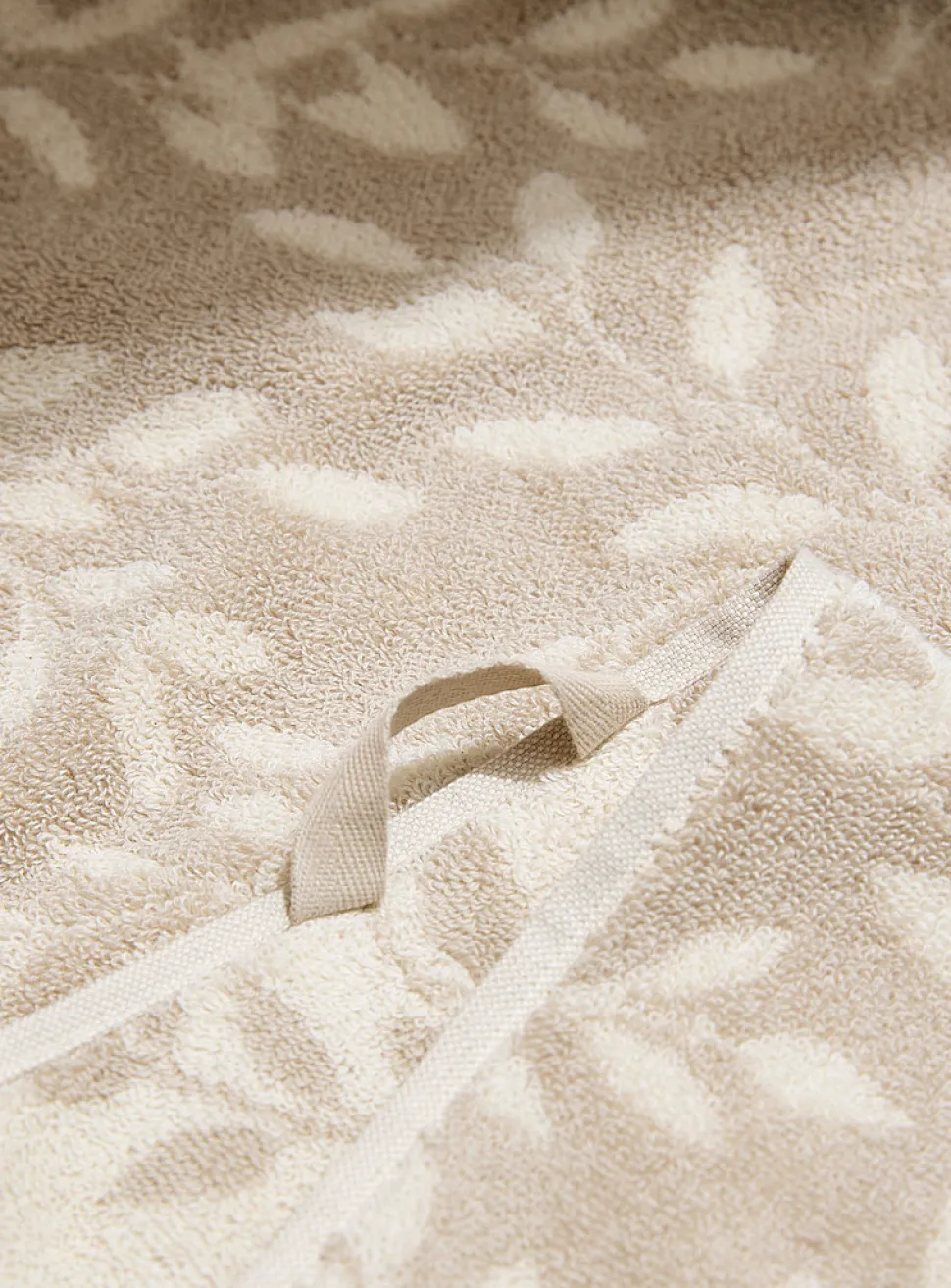 Contrasting leaves organic cotton reversible towels