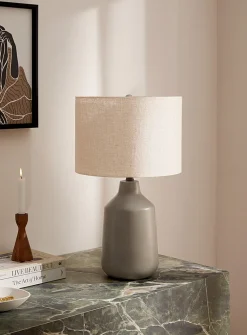 Curved concrete table lamp