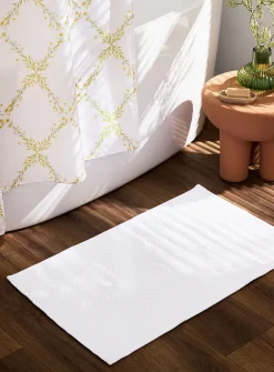 Embossed knots chevron bath mat