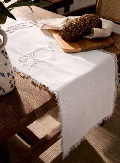 Exquisite embroidery cotton and linen table runner