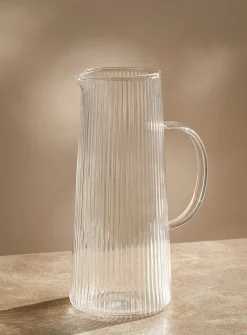 Fine grooved pitcher
