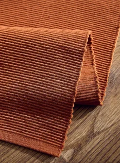Fine grooves placemat
