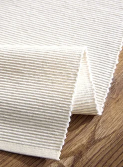 Fine grooves placemat