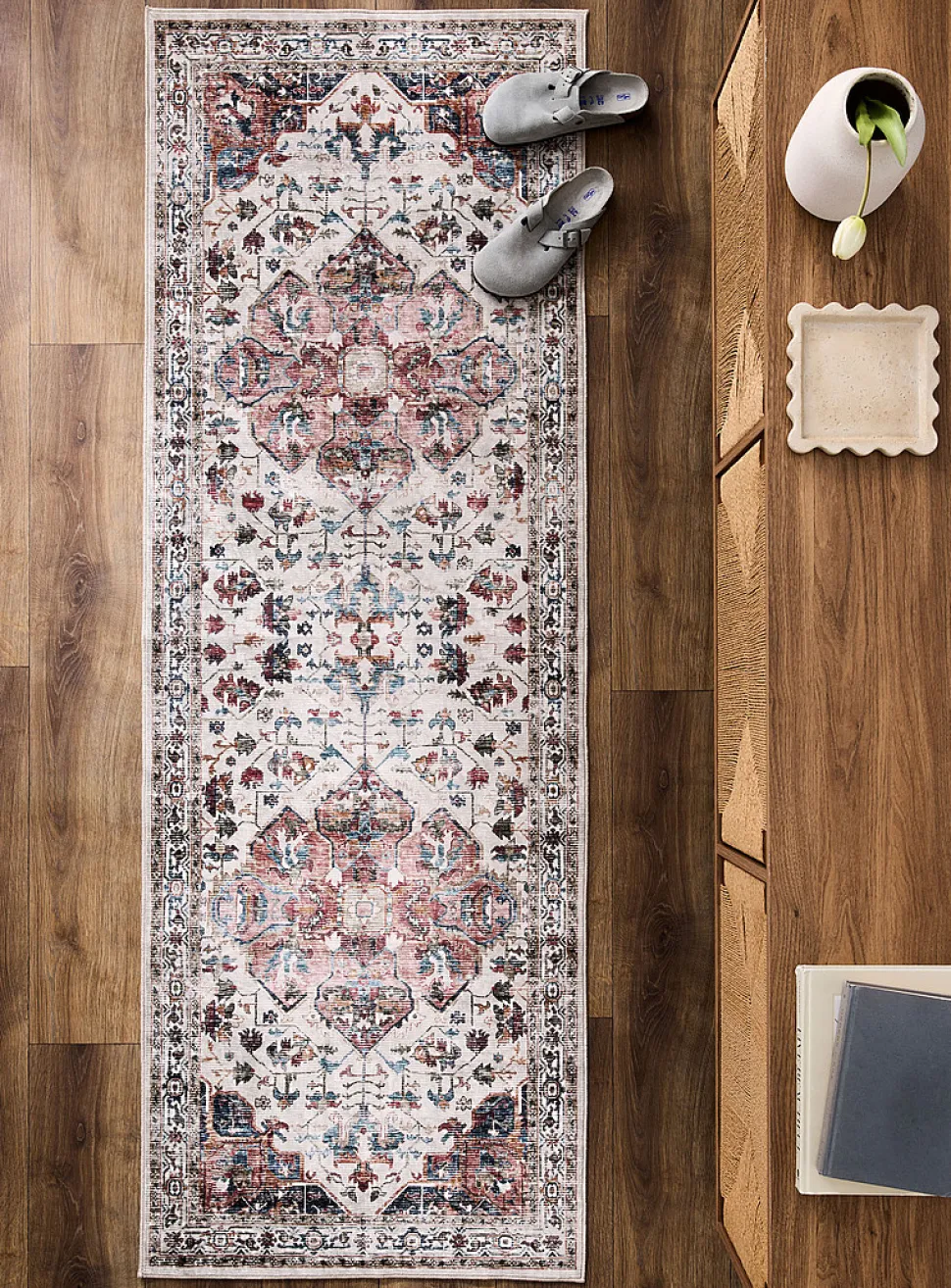 Floral medallion Persian-style hallway rug