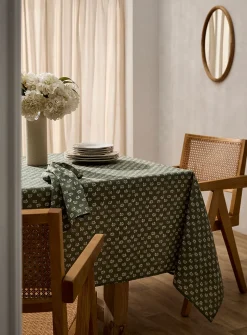Floral tapestry touch of linen tablecloth