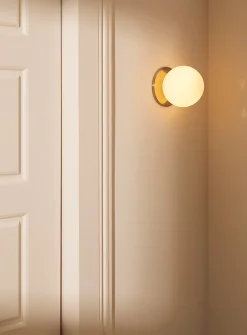 Globe 120 wall sconce