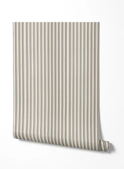 Grooved effect wallpaper strip