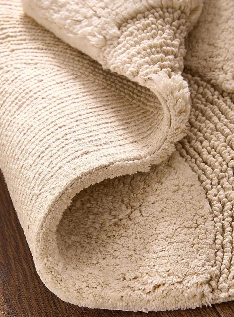 Half-moon bath mat
