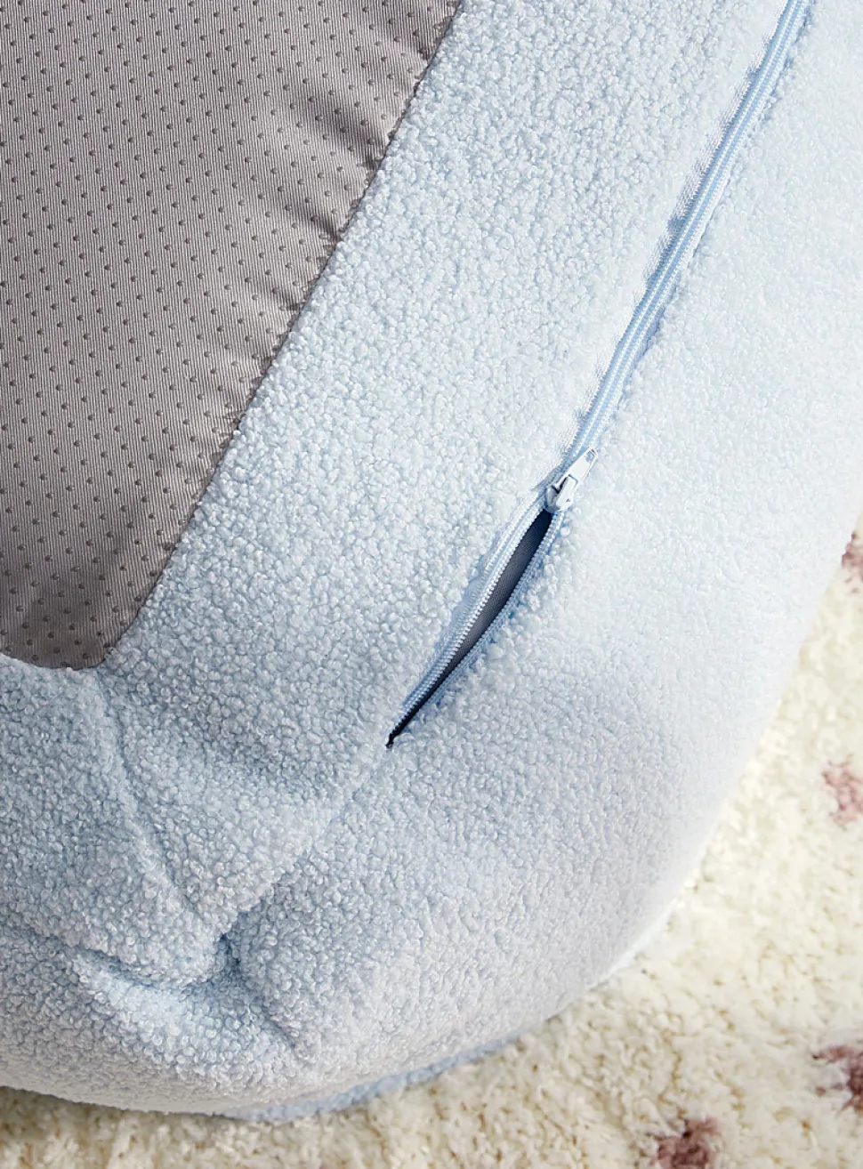 High-pile fleece mini chair