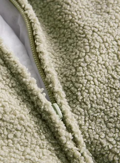 High-pile fleece pouf