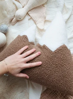 High-pile fleece snowy mountain cushion