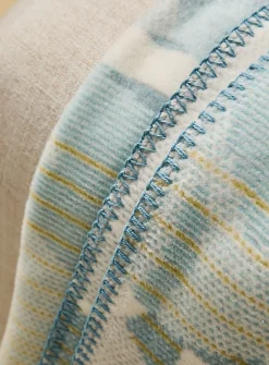 Horizon Flora leaf pattern throw