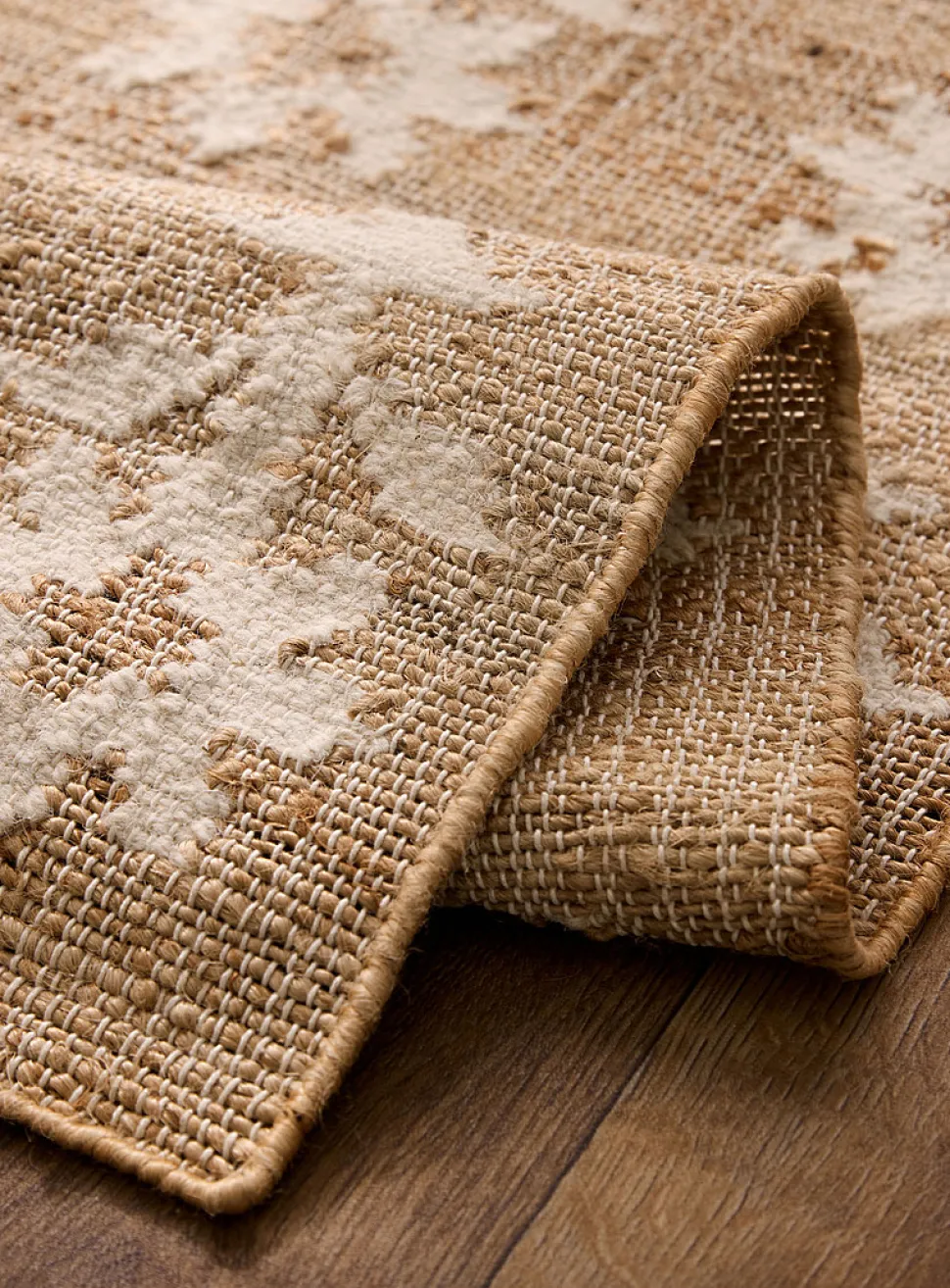 Ivory flowers wool and jute rug
