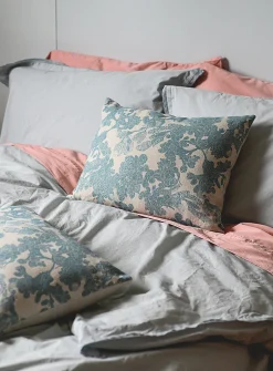 Low tide linen cushion