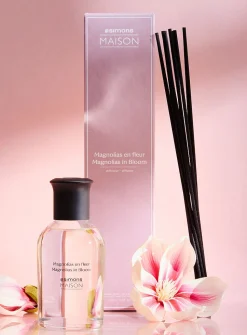 Magnolias in Bloom reed diffuser