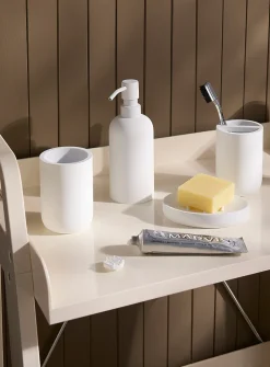 Matte polyresin accessories