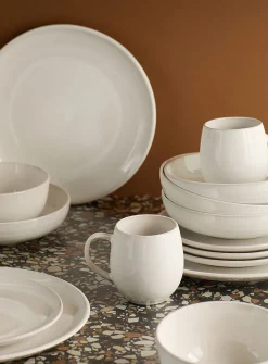 Minimalist soup bowl