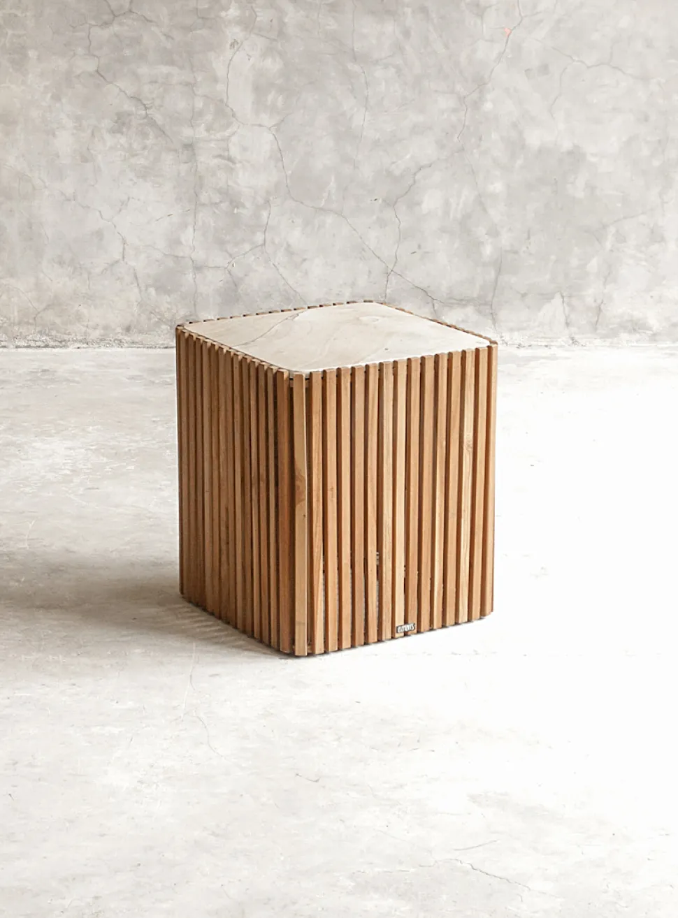 Natural essences openwork square side table