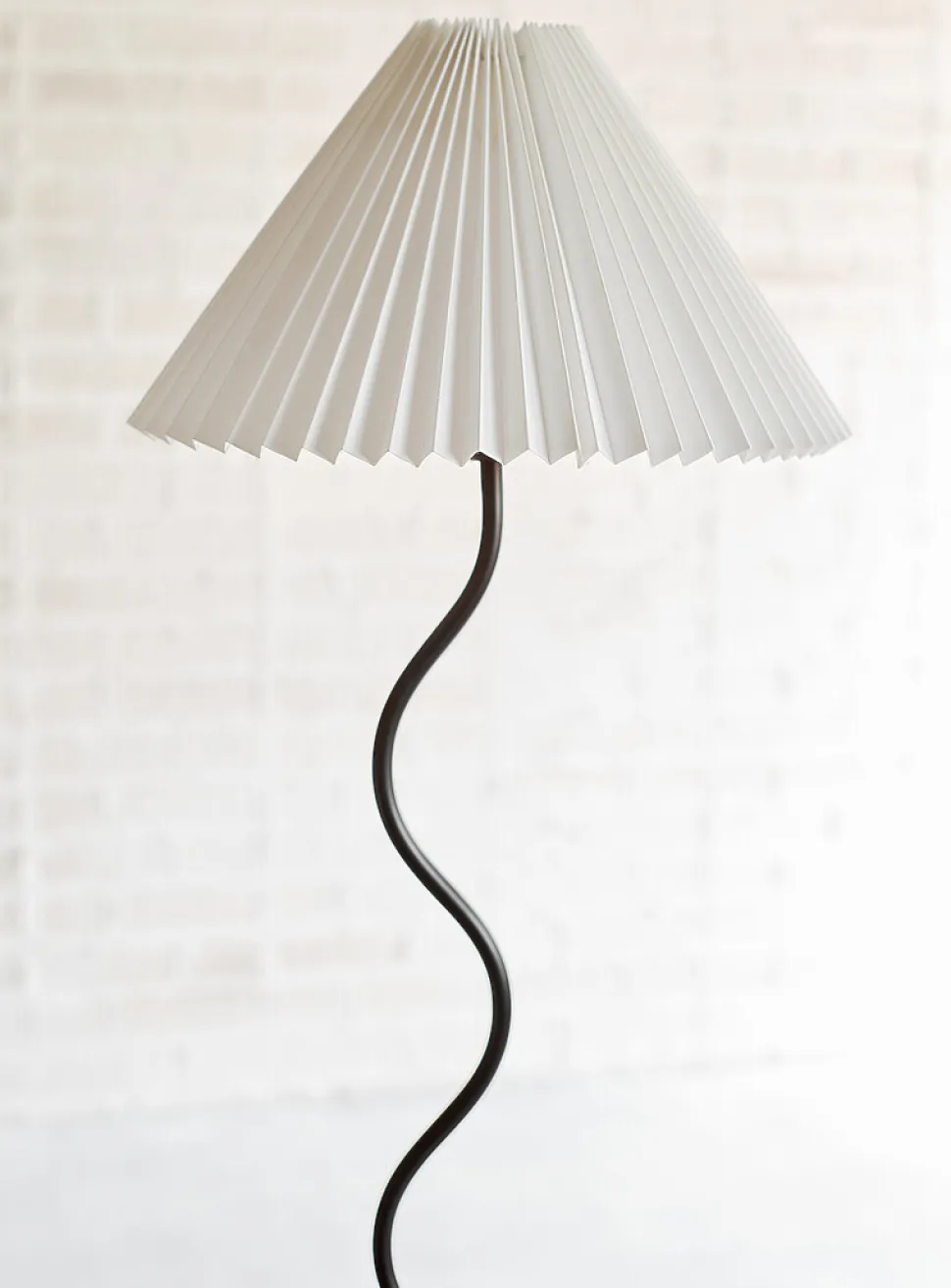 Pleated-shade wavy floor lamp