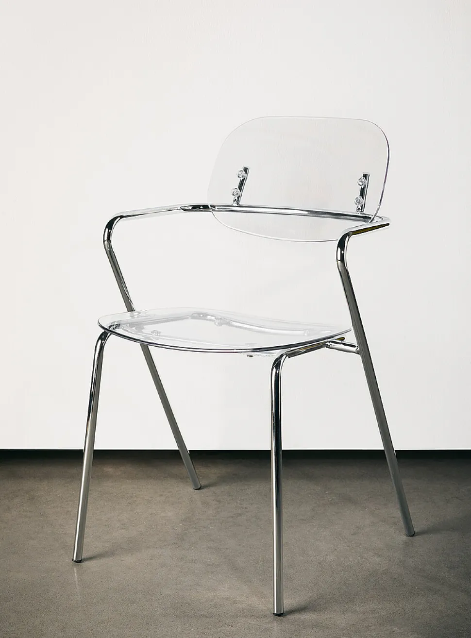 Polycarbonate and metal armrest chairs