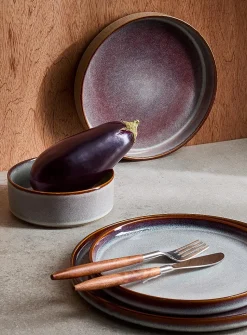Purple-hued speckles plate