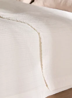 Quilted stripes duvet