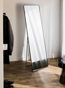 Rectangular standing mirror with rounded corners