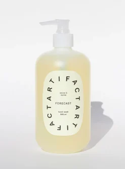 Sea kelp and green tea extracts hand soap