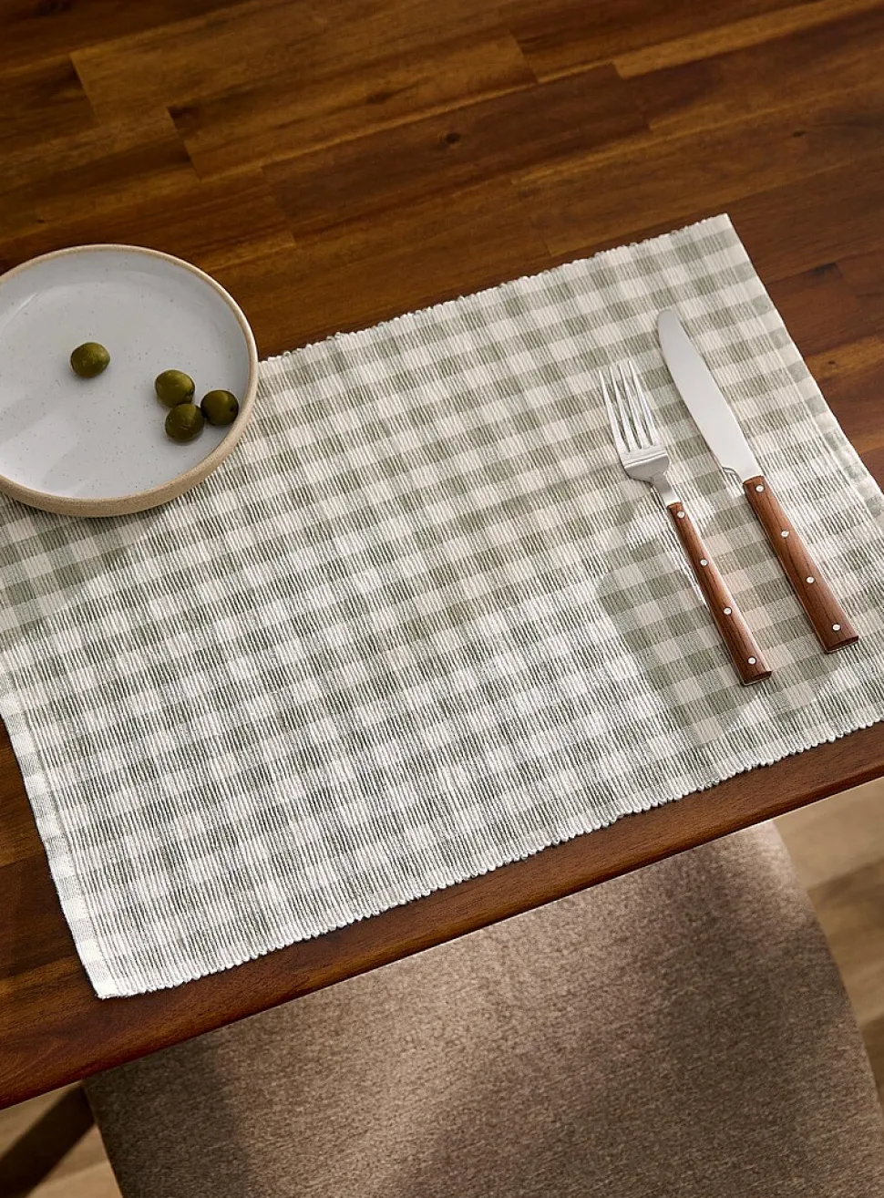 Seasonal gingham placemat