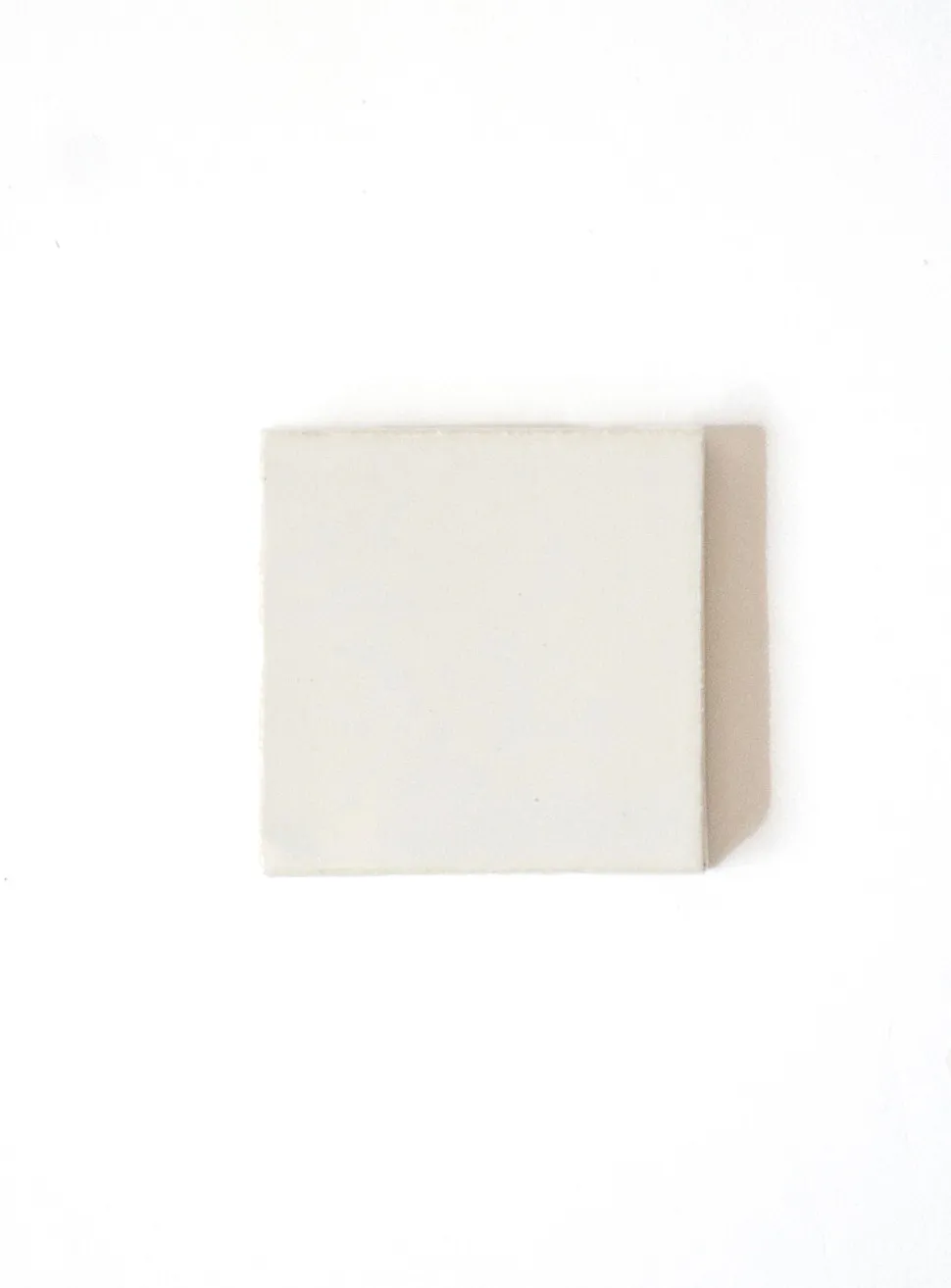 Semiporcelain letter G wall ornament