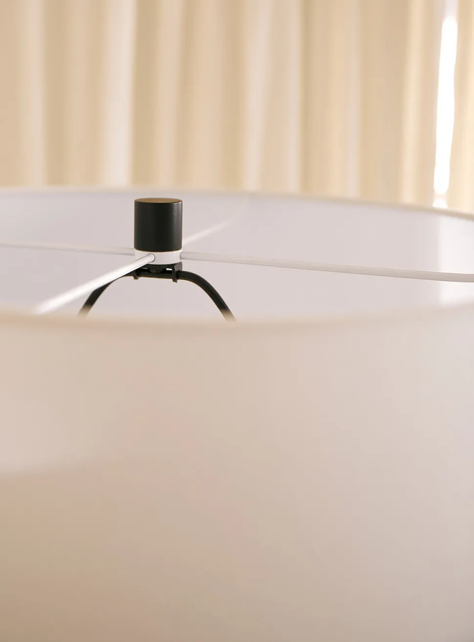 Slim base minimalist floor lamp