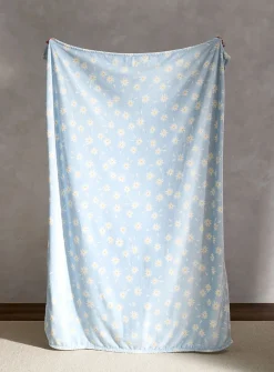 Small daisies soft plush throw