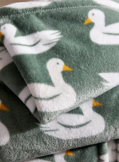 Small ducks soft plush throw