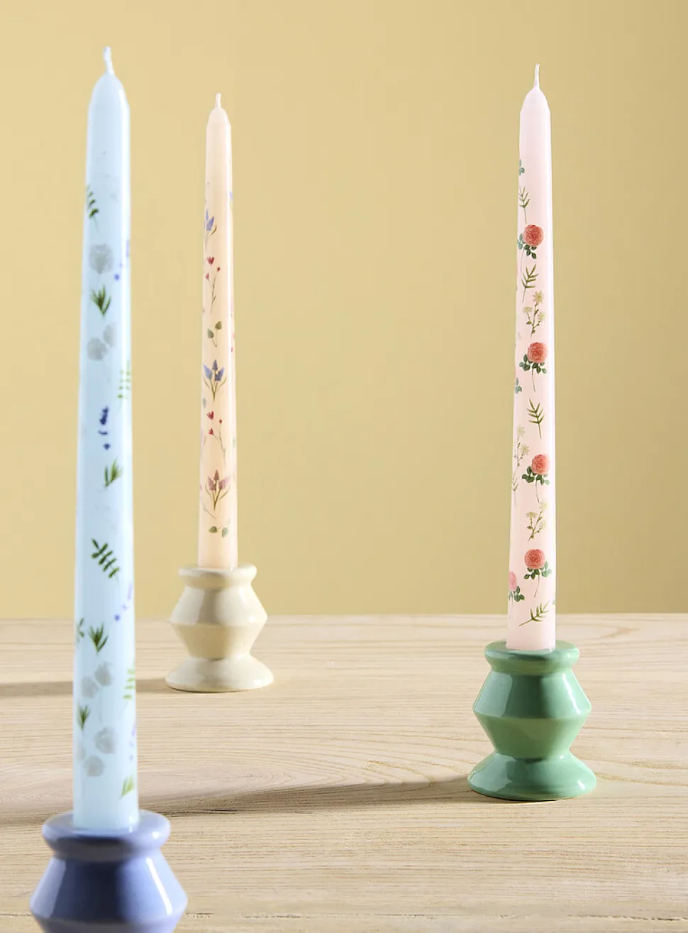 Small flowers elongated candles