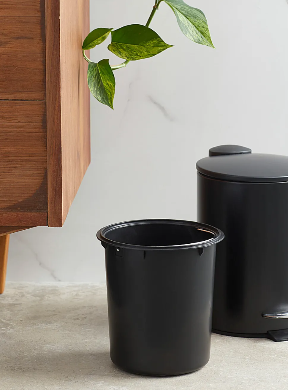 Small round soft-close wastebasket
