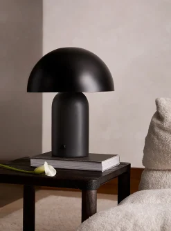 Table lamp with black ceramic base
