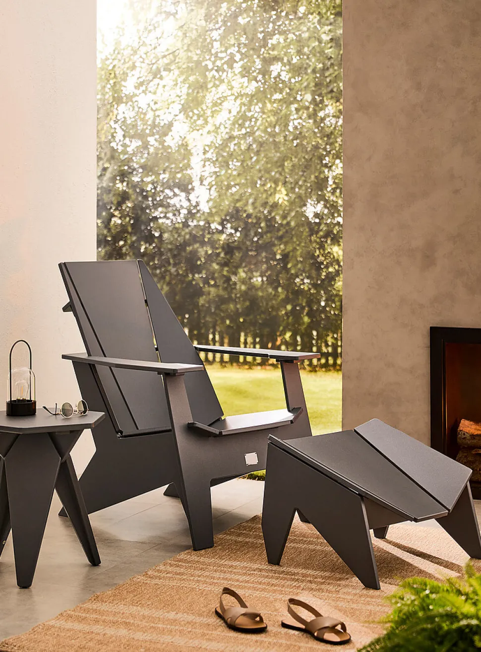 Tripod outdoor accent table