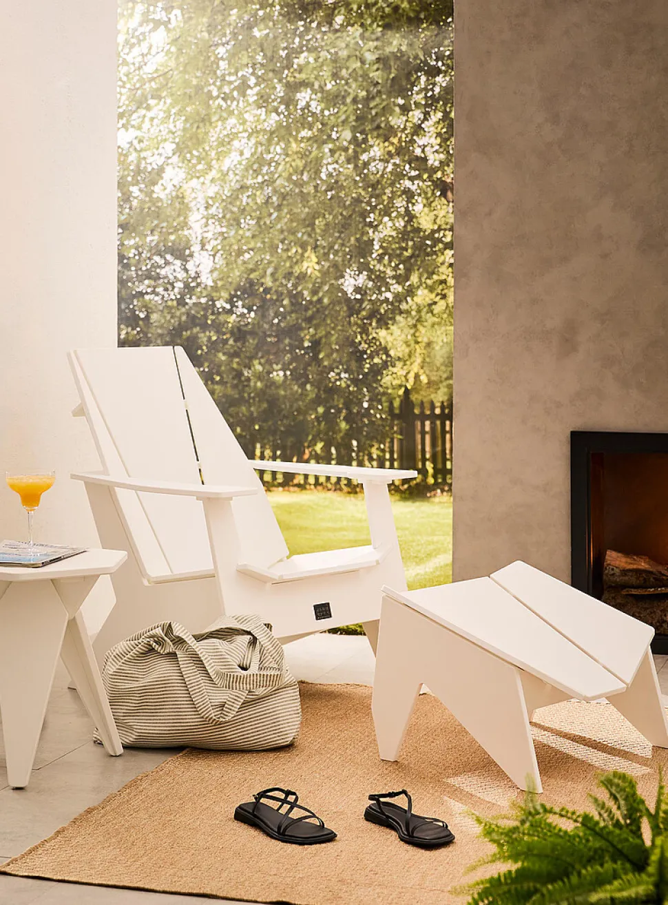 Tripod outdoor accent table