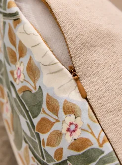 Waltzing flowers velvety removable-cover cushion