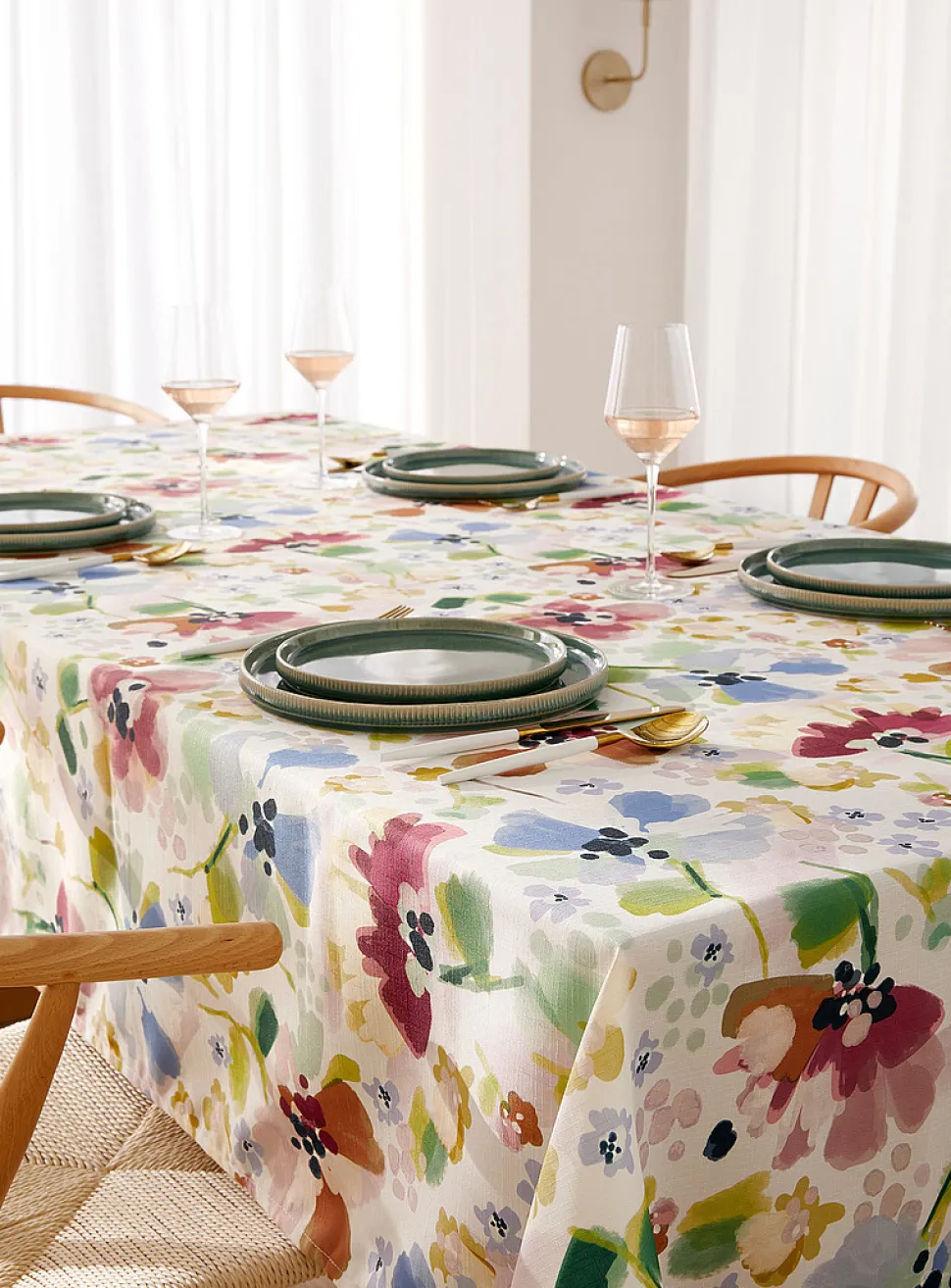 Watercolour flowers tablecloth